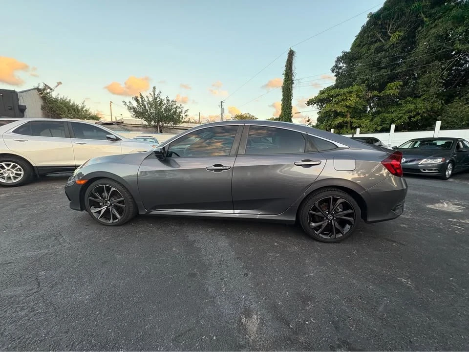 2018 Honda Civic 10th Gen - Image 8 of 15