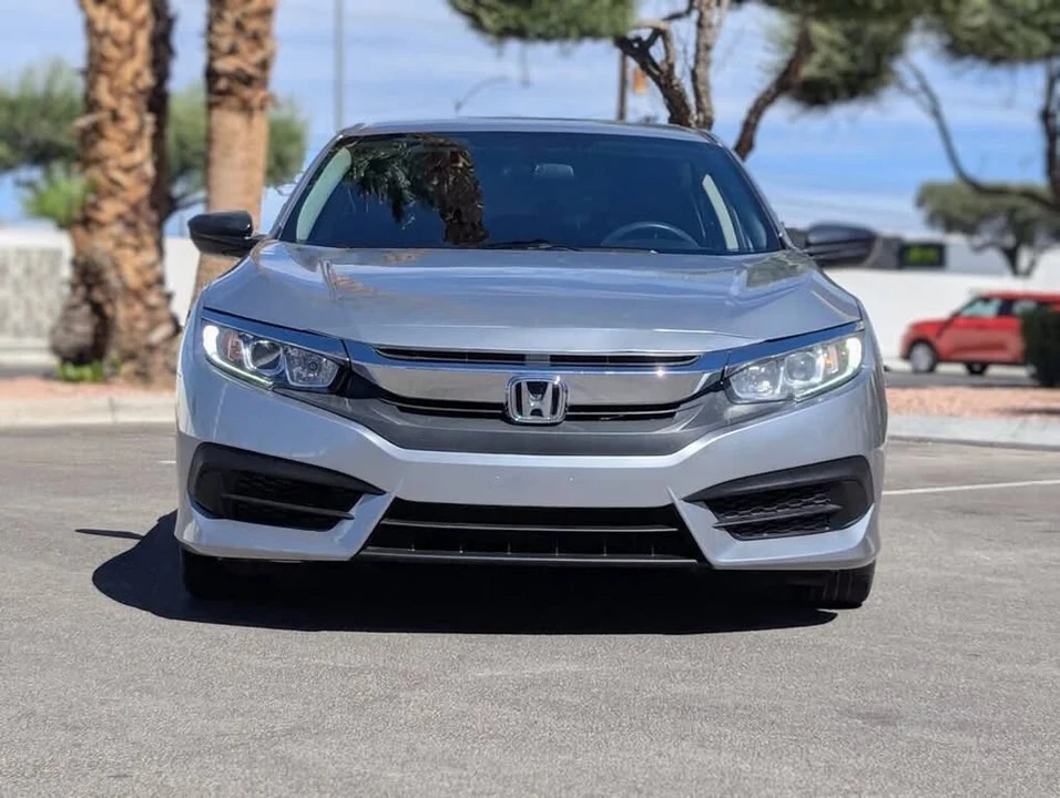 2018 Honda Civic 10th Gen - Image 5 of 10