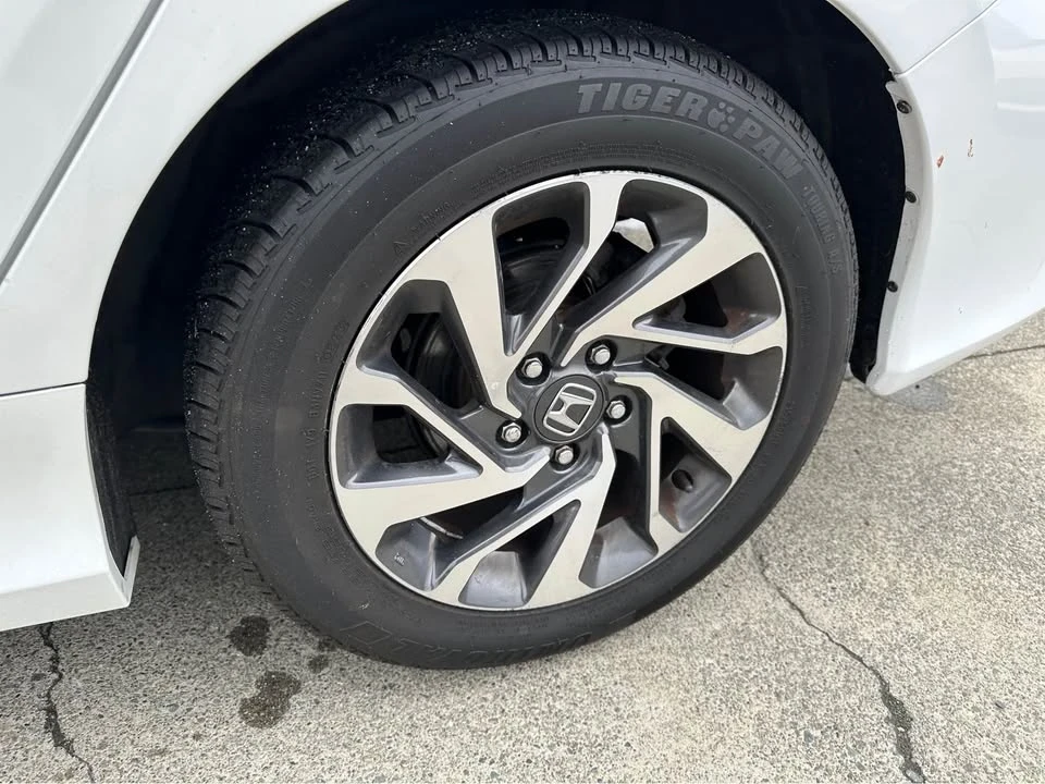 2018 Honda Civic 10th Gen - Image 9 of 15