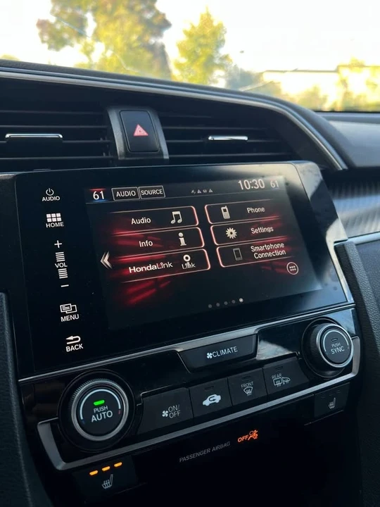 2018 Honda Civic 10th Gen - Image 17 of 19