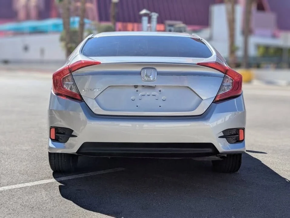 2018 Honda Civic 10th Gen - Image 6 of 10