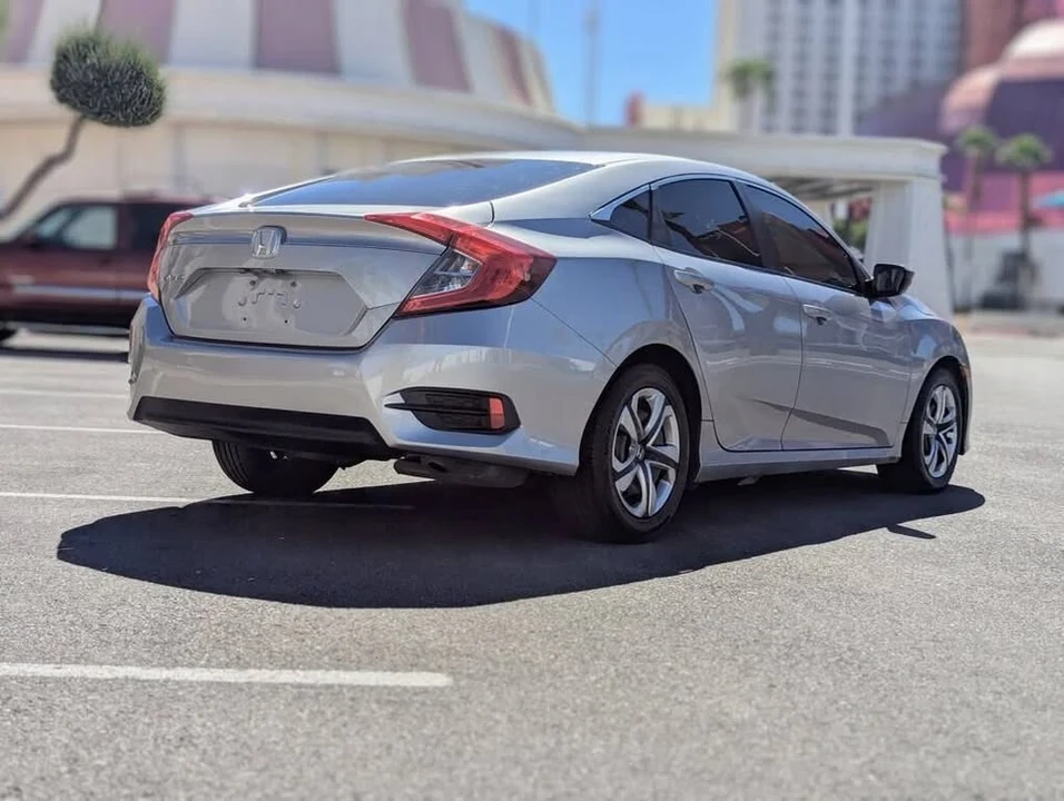 2018 Honda Civic 10th Gen - Image 3 of 10