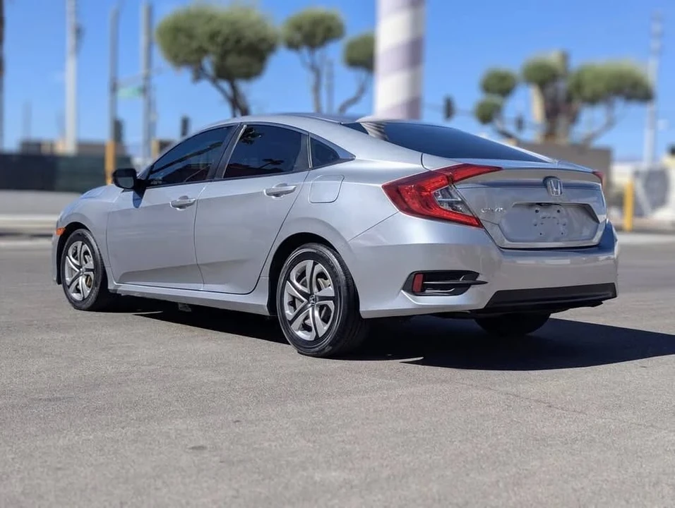 2018 Honda Civic 10th Gen - Image 4 of 10