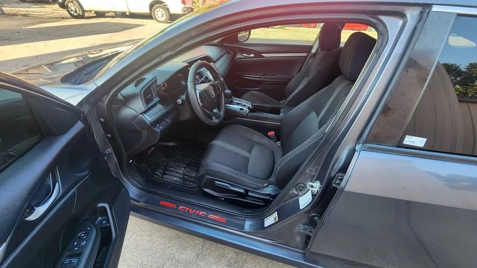 2018 Honda Civic 10th Gen - Image 9 of 12