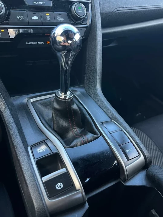 2018 Honda Civic 10th Gen - Image 16 of 19