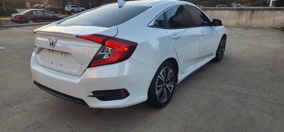 2018 Honda Civic 10th Gen - Image 2 of 11