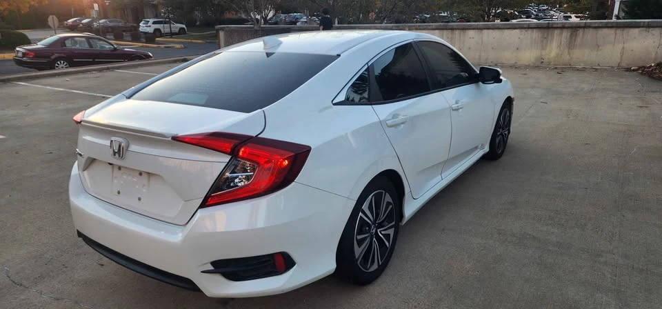 2018 Honda Civic 10th Gen - Image 4 of 11