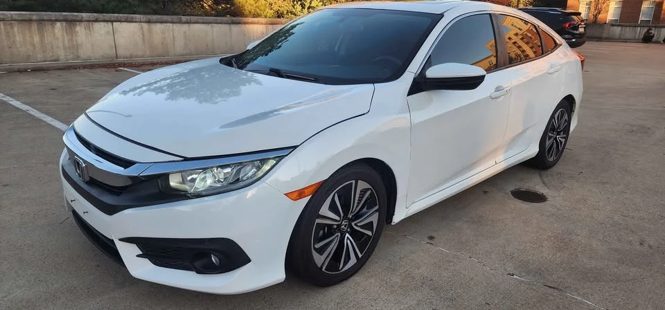 2018 Honda Civic 10th Gen - Image 6 of 11