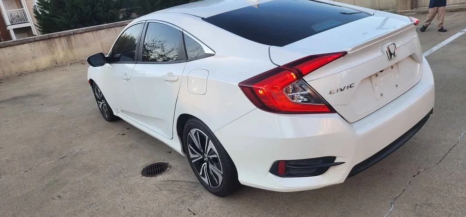 2018 Honda Civic 10th Gen - Image 5 of 11