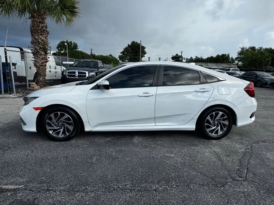 2018 Honda Civic 10th Gen - Image 8 of 15