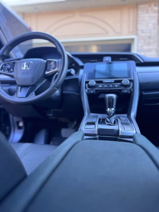 2018 Honda Civic 10th Gen - Image 9 of 12