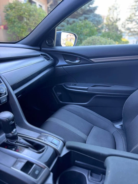 2018 Honda Civic 10th Gen - Image 10 of 12