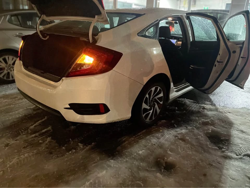 2018 Honda Civic 10th Gen - Image 8 of 10