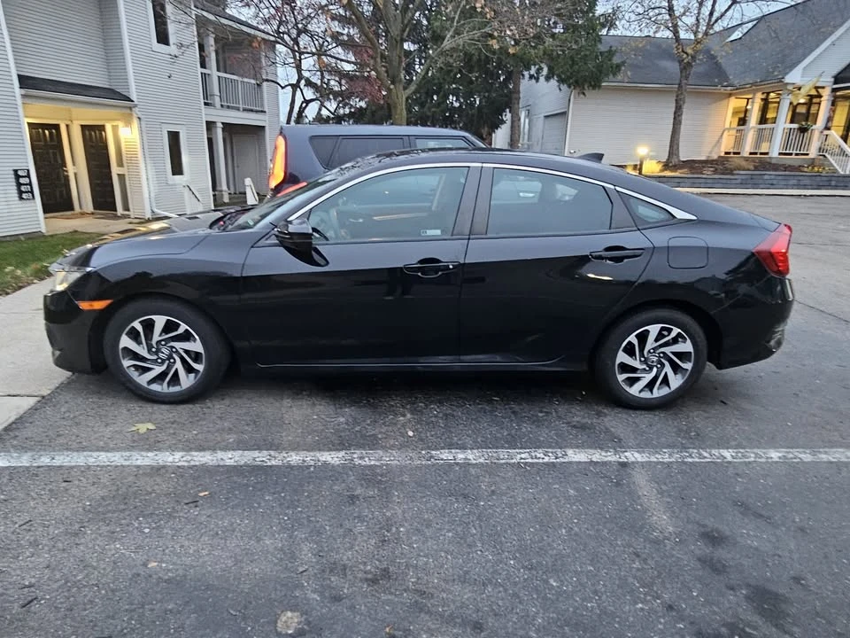 2018 Honda Civic 10th Gen - Image 4 of 9