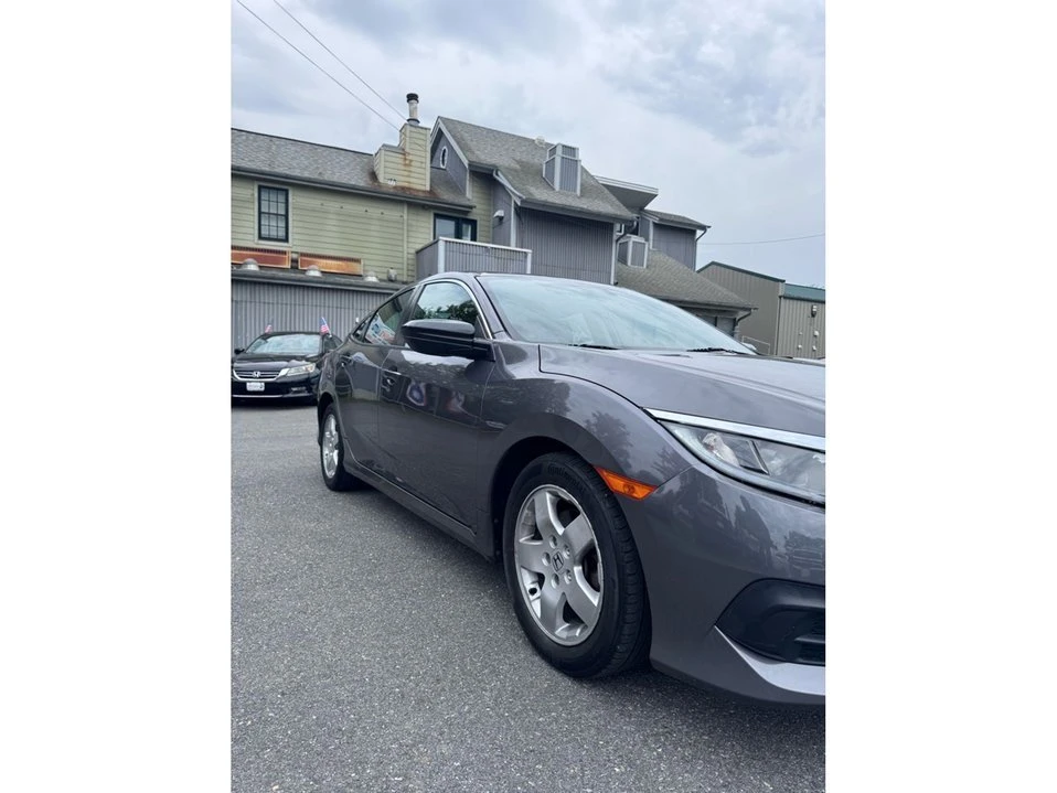 2018 Honda Civic 10th Gen - Image 5 of 19