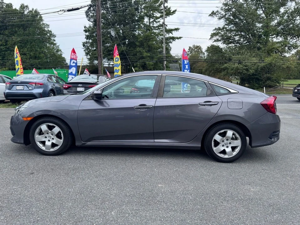 2018 Honda Civic 10th Gen - Image 9 of 19