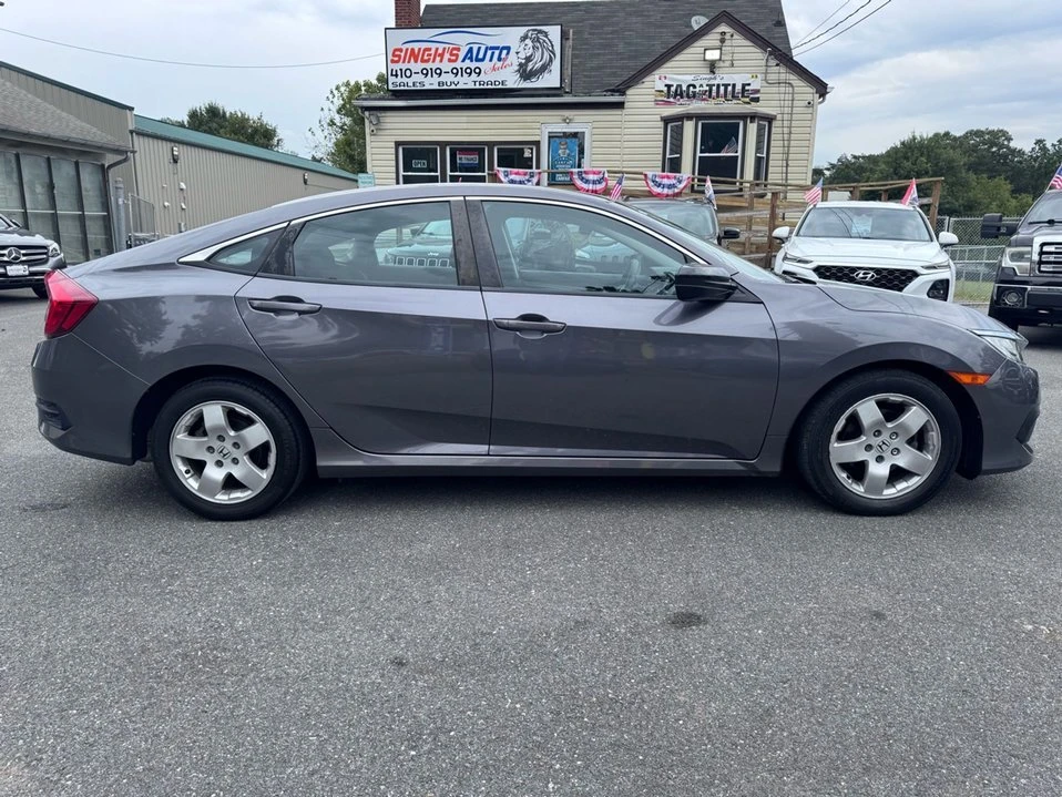 2018 Honda Civic 10th Gen - Image 8 of 19