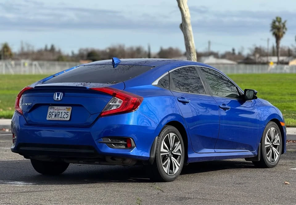 2018 Honda Civic 10th Gen - Image 8 of 17