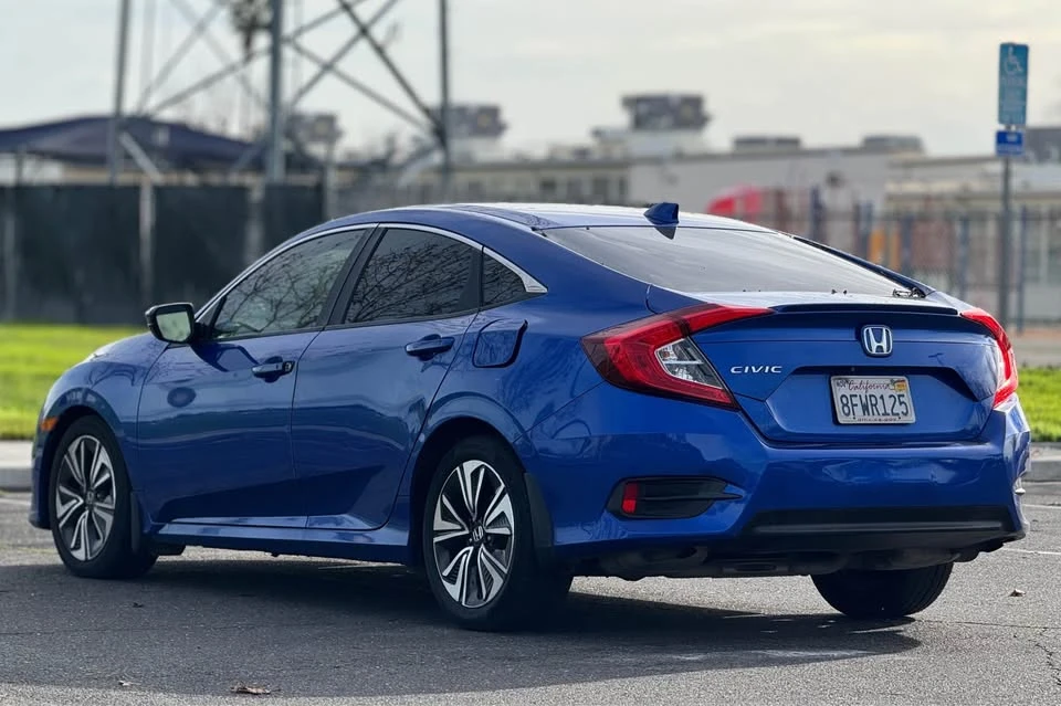 2018 Honda Civic 10th Gen - Image 6 of 17