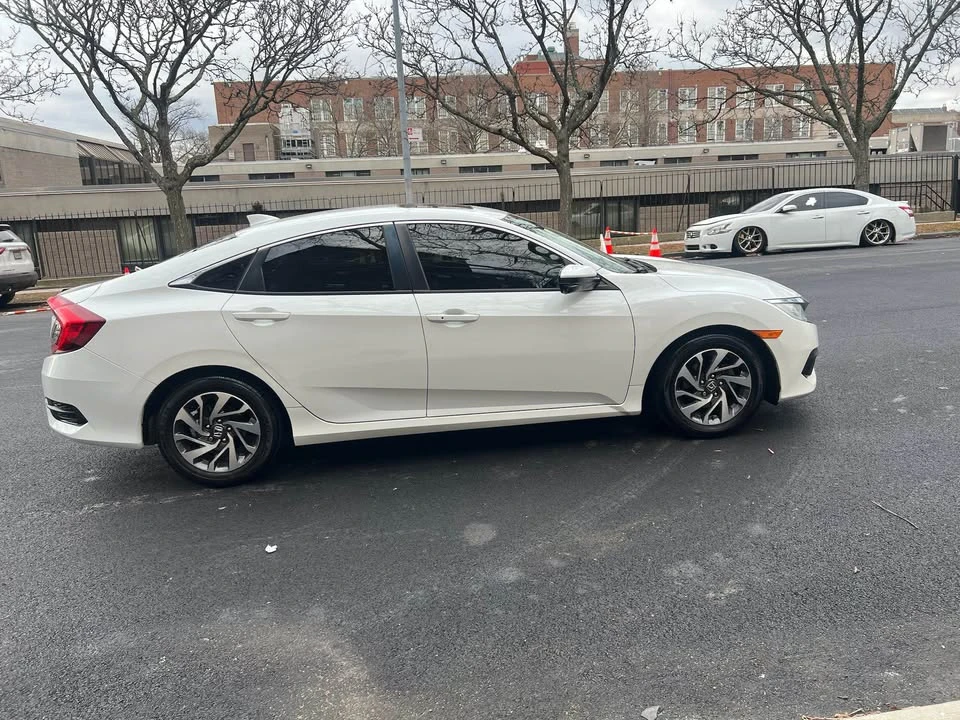 2018 Honda Civic 10th Gen - Image 11 of 16