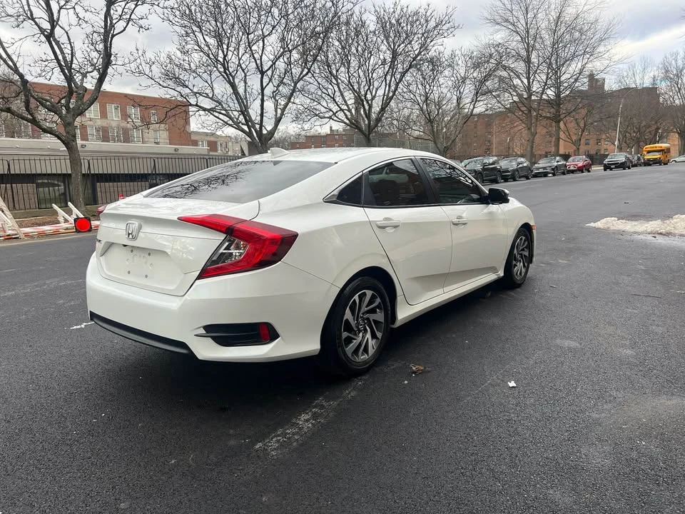 2018 Honda Civic 10th Gen - Image 10 of 16
