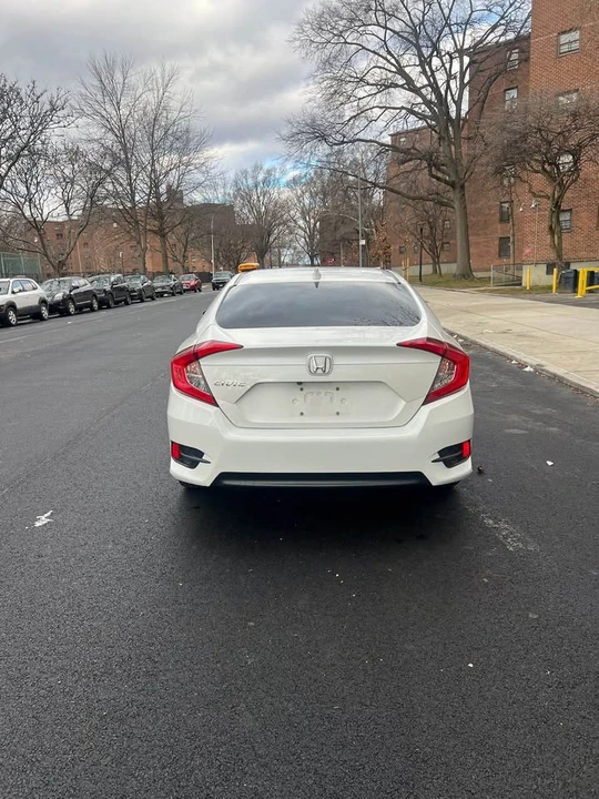 2018 Honda Civic 10th Gen - Image 14 of 16