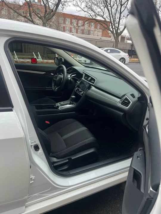 2018 Honda Civic 10th Gen - Image 5 of 16