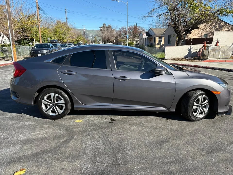 2018 Honda Civic 10th Gen - Image 7 of 12
