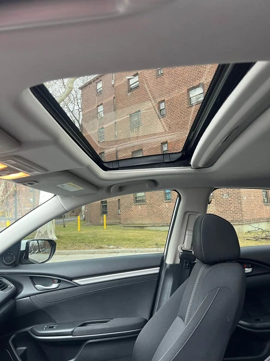 2018 Honda Civic 10th Gen - Image 8 of 16