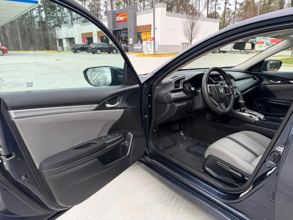 2018 Honda Civic 10th Gen - Image 11 of 19