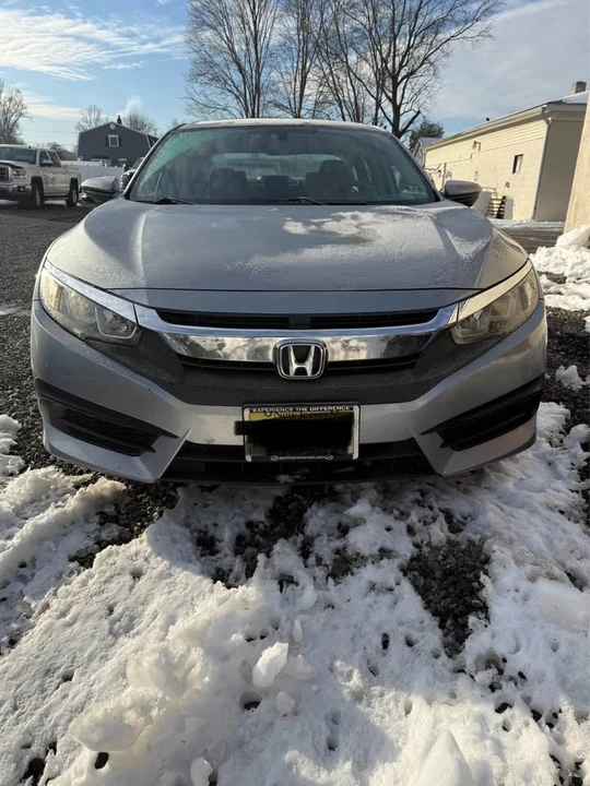 2018 Honda Civic 10th Gen - Image 2 of 16