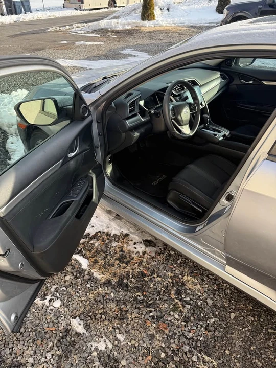 2018 Honda Civic 10th Gen - Image 6 of 16