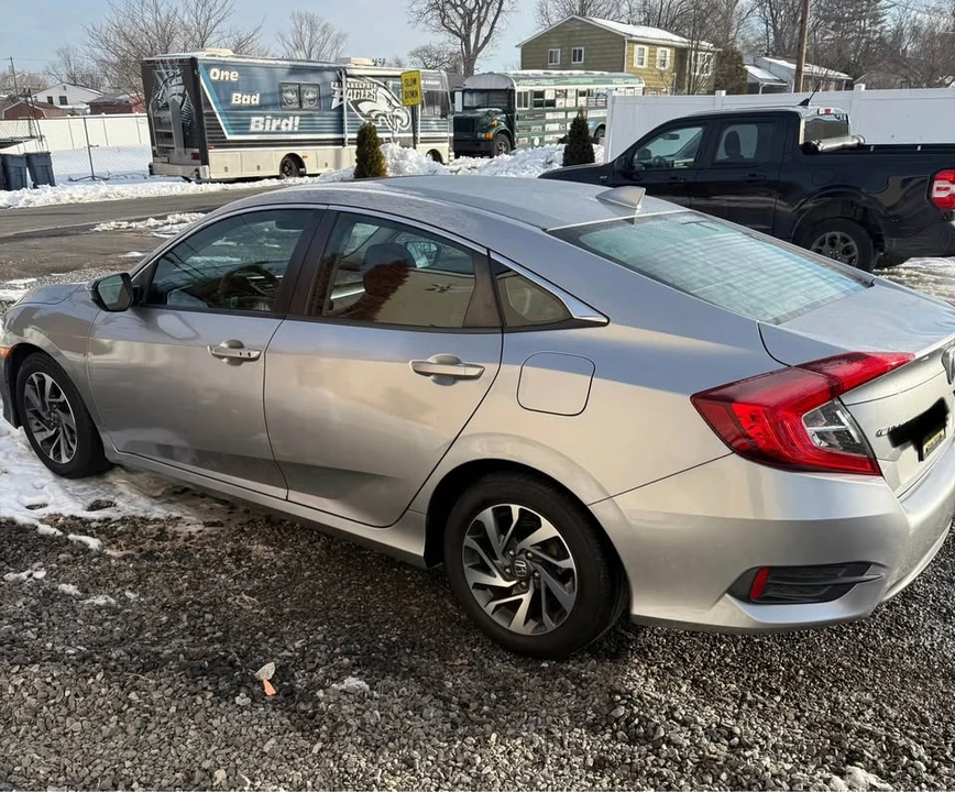 2018 Honda Civic 10th Gen - Image 5 of 16