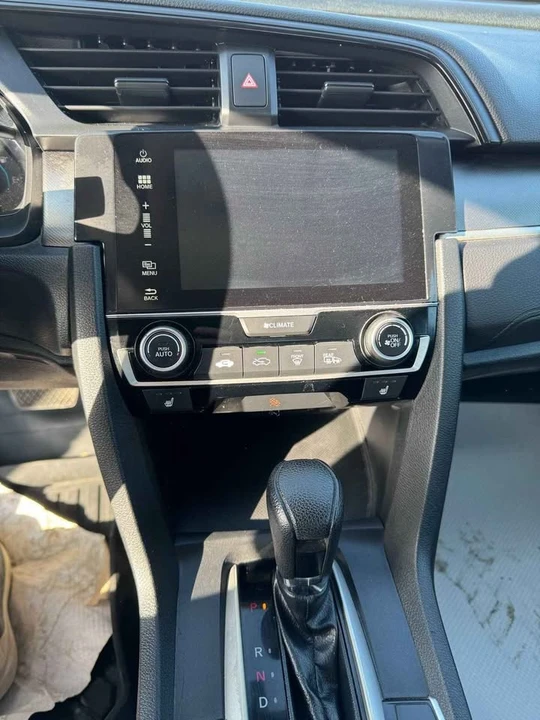 2018 Honda Civic 10th Gen - Image 8 of 10