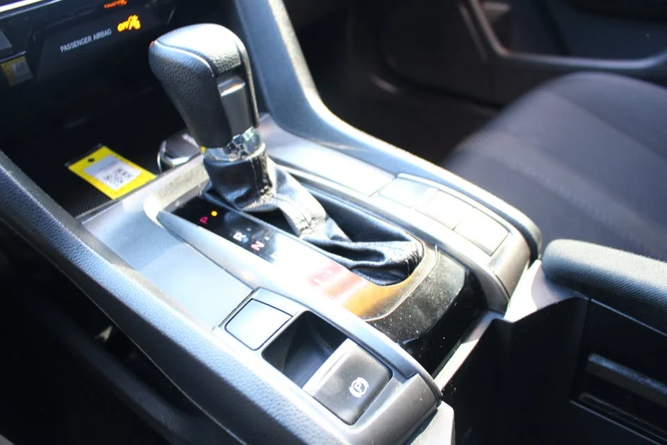 2018 Honda Civic 10th Gen - Image 17 of 19