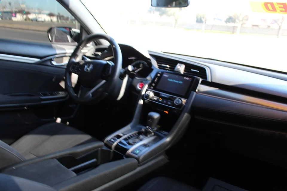 2018 Honda Civic 10th Gen - Image 9 of 19