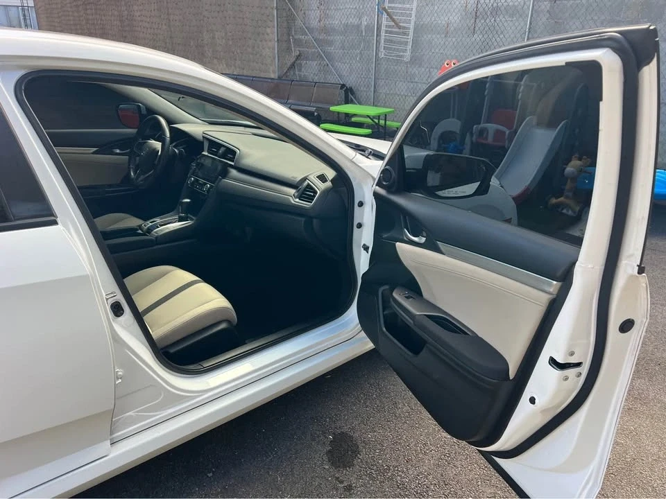 2018 Honda Civic 10th Gen - Image 5 of 13