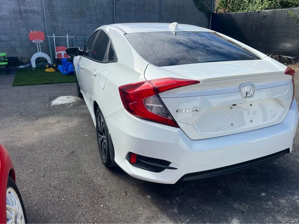 2018 Honda Civic 10th Gen - Image 3 of 13