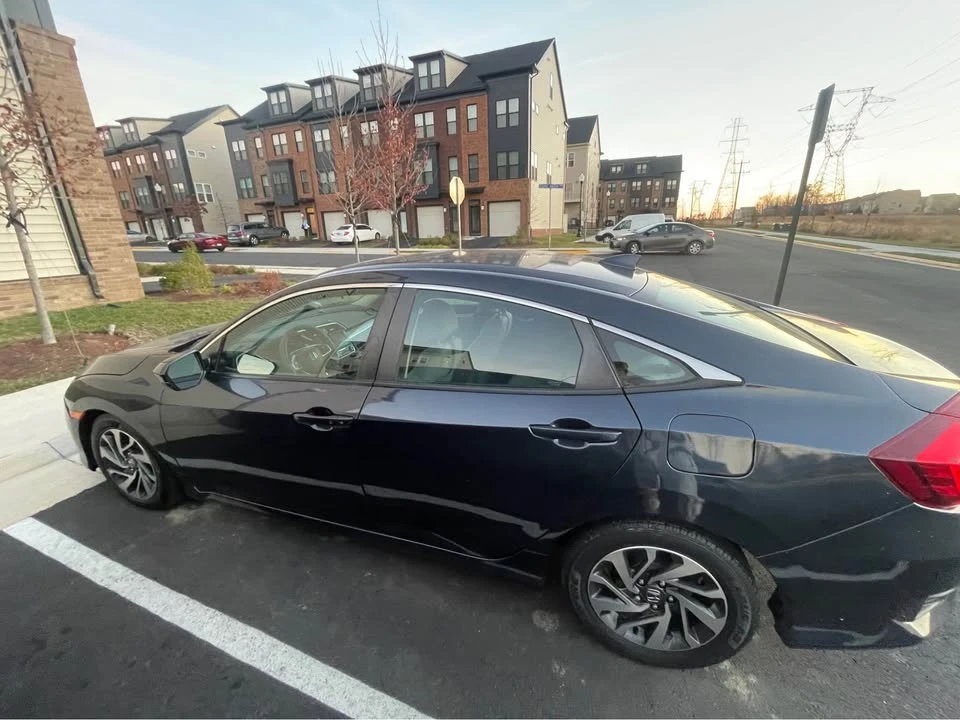 2018 Honda Civic 10th Gen - Image 5 of 11