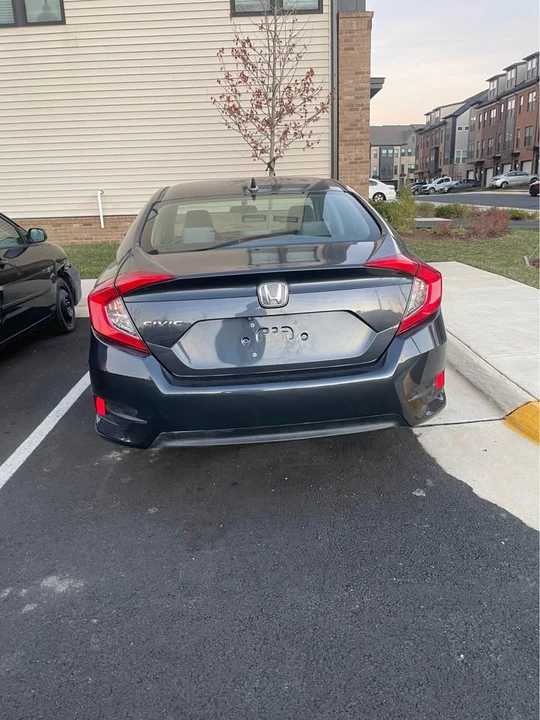 2018 Honda Civic 10th Gen - Image 3 of 11