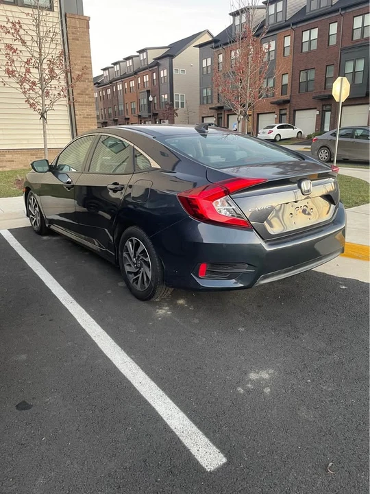 2018 Honda Civic 10th Gen - Image 4 of 11