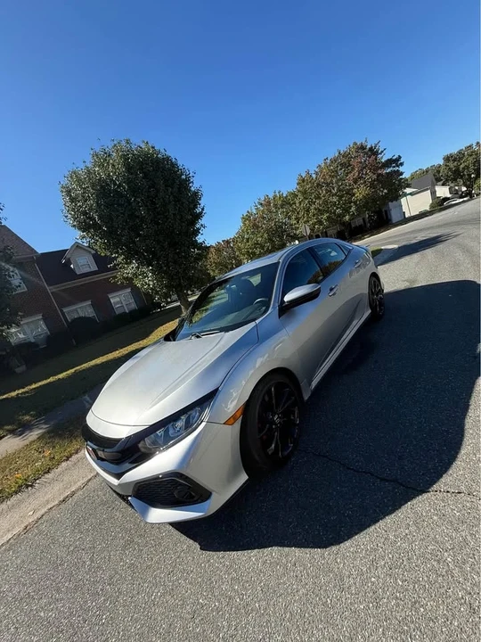 2018 Honda Civic 10th Gen - Image 5 of 15