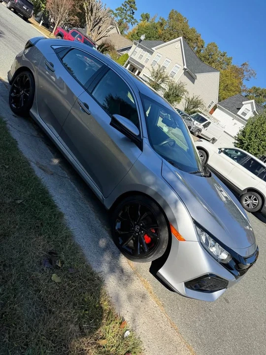 2018 Honda Civic 10th Gen - Image 8 of 15