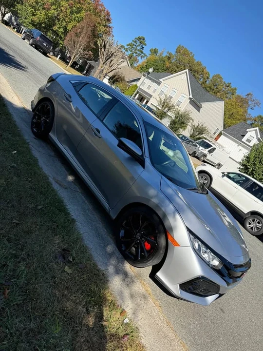 2018 Honda Civic 10th Gen - Image 9 of 15