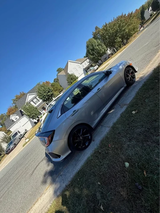 2018 Honda Civic 10th Gen - Image 4 of 15