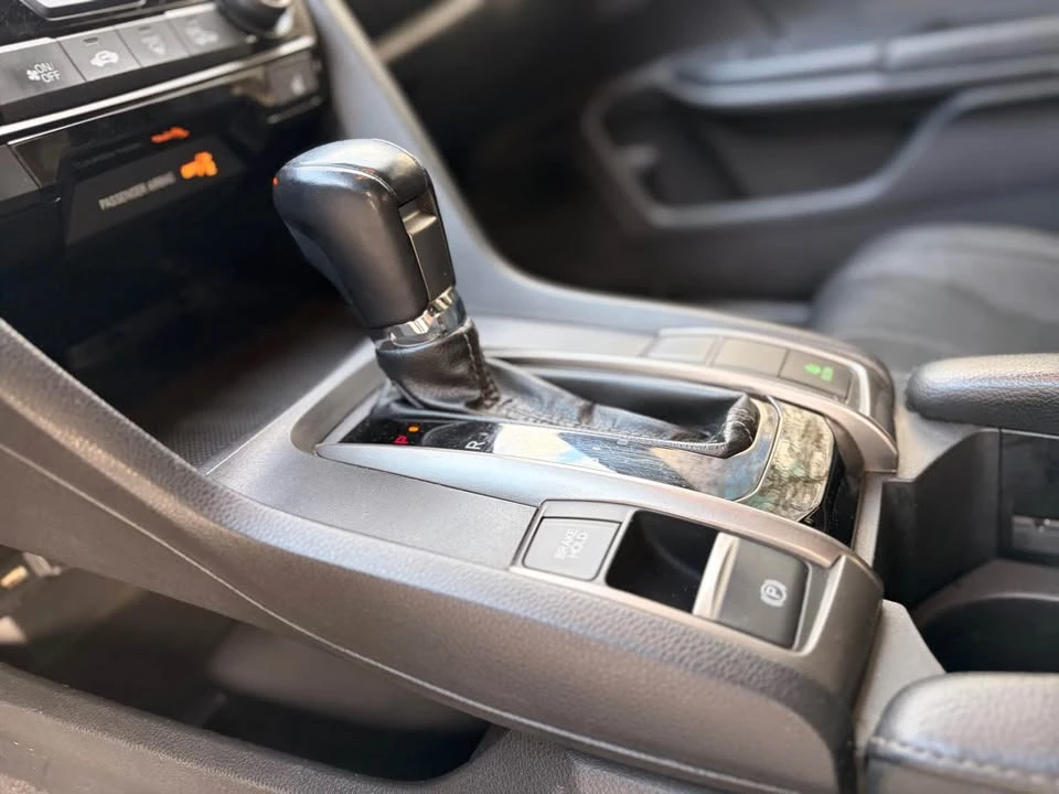 2018 Honda Civic 10th Gen - Image 14 of 19