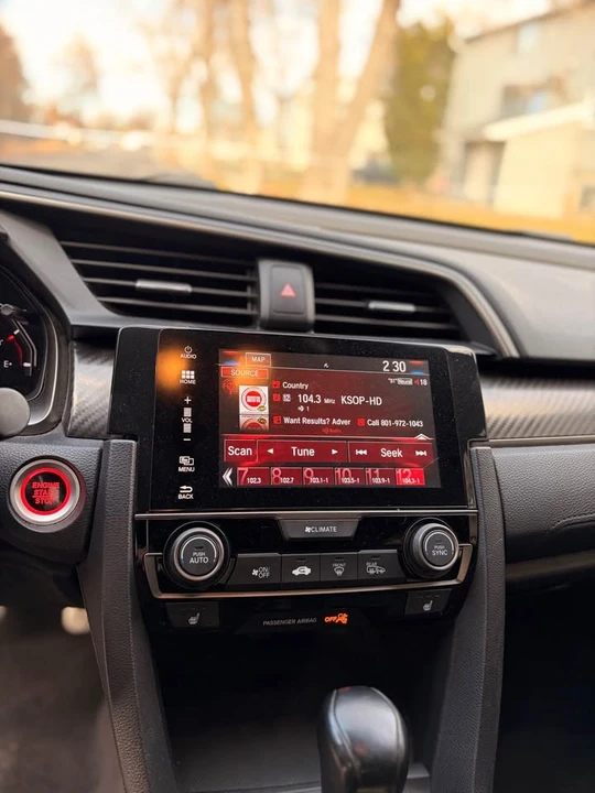 2018 Honda Civic 10th Gen - Image 16 of 19