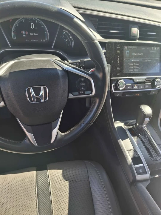 2018 Honda Civic 10th Gen - Image 6 of 10