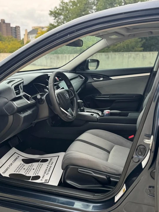 2018 Honda Civic 10th Gen - Image 9 of 12