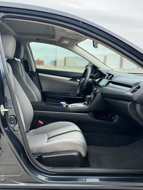 2018 Honda Civic 10th Gen - Image 6 of 12